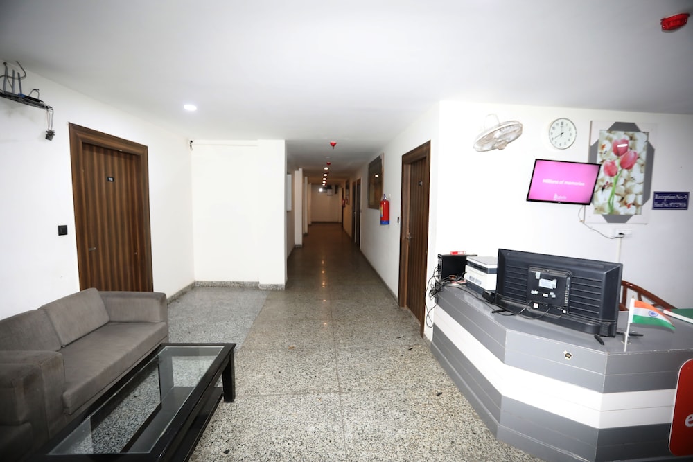 Hotel Noida Grand