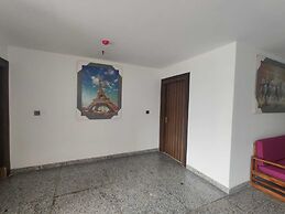Hotel Noida Grand