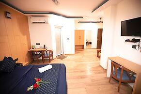 Hotel Noida Grand