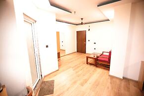 Hotel Noida Grand