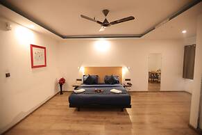 Hotel Noida Grand