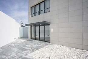 Liiiving in Porto - Dragão Pool View