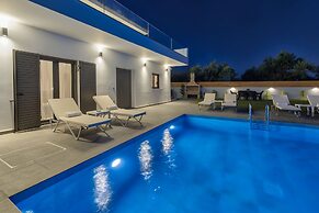 Villa Agalliu
