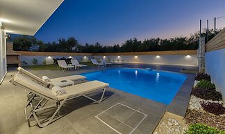 Villa Agalliu
