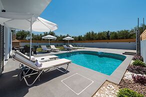 Villa Agalliu