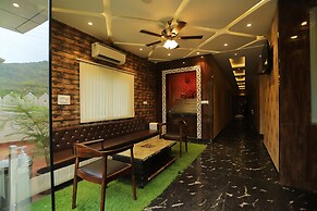 Raha Hotel