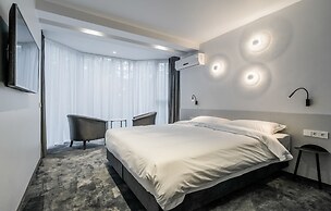 ESE  Hotel