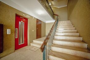 Alegria City Center With Elevator by Vacationy