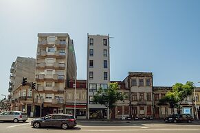 Bright Modern Boavista by Vacationy