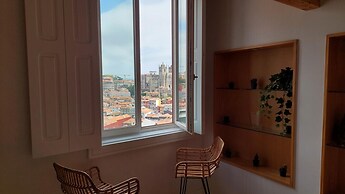 Downtown Clerigos With River View by Vacationy