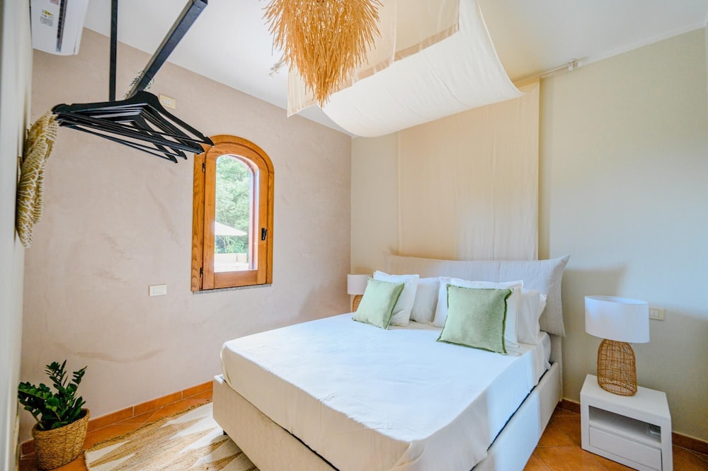 Lemon Garden Room Standard