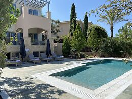Phaedrus Living: Amorosa 13 Beachside Villa