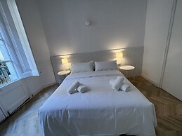 THE MO HOUSE GOTIC