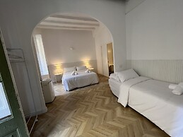 THE MO HOUSE GOTIC