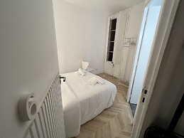 THE MO HOUSE GOTIC