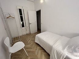 THE MO HOUSE GOTIC