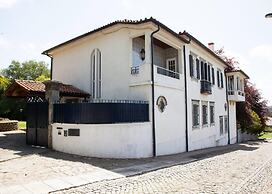 Captivating 6-bed House in Grijó
