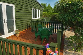 Beautiful and Secluded ,detached Garden Apartment