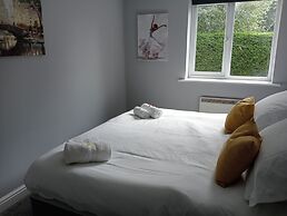 Beautiful and Secluded ,detached Garden Apartment