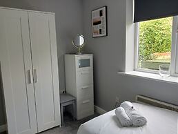 Beautiful and Secluded ,detached Garden Apartment