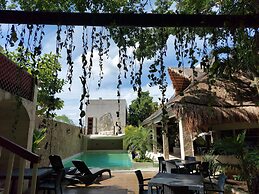 hotel y hostal nojoch che