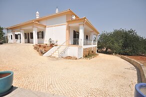 Large Country Villa With Private Pool, Vilamoura