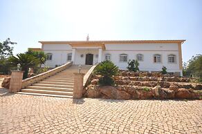 Large Country Villa With Private Pool, Vilamoura