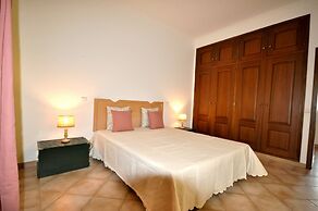 Large Country Villa With Private Pool, Vilamoura