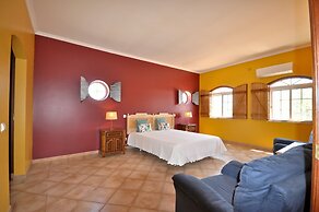 Large Country Villa With Private Pool, Vilamoura