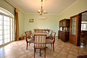 Large Country Villa With Private Pool, Vilamoura
