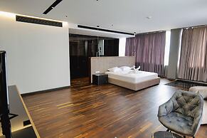 Adamas Resort & Hotel