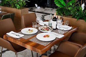 Adamas Resort & Hotel