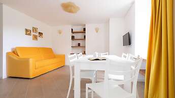 So-l563-tola35c2 - Villa Tola - Giallo