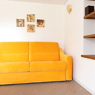 So-l563-tola35c2 - Villa Tola - Giallo
