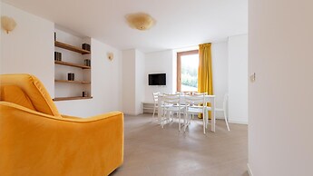 So-l563-tola35c2 - Villa Tola - Giallo