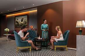 MAY DE VILLE Crown Hotel