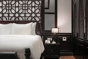 MAY DE VILLE Crown Hotel