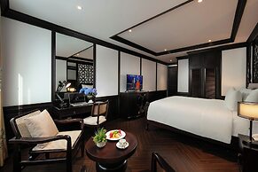 MAY DE VILLE Crown Hotel