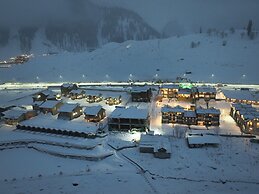 Snowland Resort & Spa - Riverfront