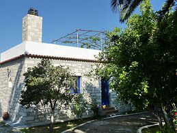 Maros Spitaki in Varipetro