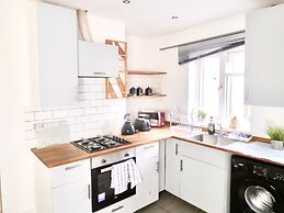 Lovely 6 bed Property Located Within Dudley
