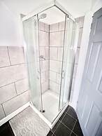Lovely 6 bed Property Located Within Dudley