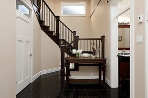 Lina House