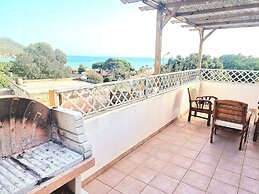 Stylish Home With Views, 4 min Walk to the Beach!!