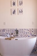 Luxury Apartments with Rooftop & Jacuzzi