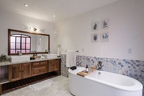 Luxury Apartments with Rooftop & Jacuzzi