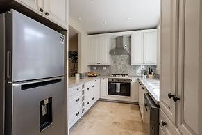 Luxury Apartments with Rooftop & Jacuzzi