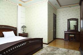 Grand Nur