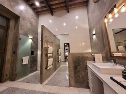 Milo Collection Hotel