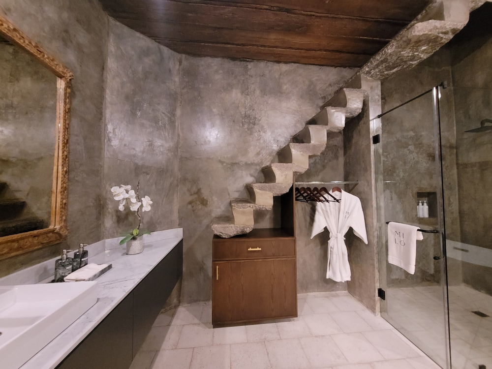 Milo Collection Hotel